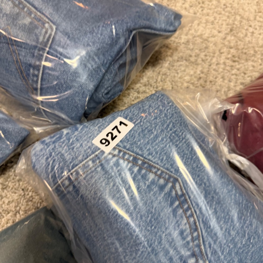 Abercrombie & Fitch The 90s Straight Ultra High Rise Jeans Light Wash 31/12 - Picture 5 of 5